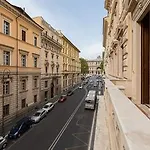 Bed & Breakfast Affreschi Su Luxury Rome
